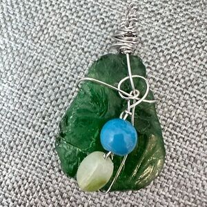 Green Glass and beads Wire-Wrapped Pendant Handmade Jewelry brut Art 4174-4170 B